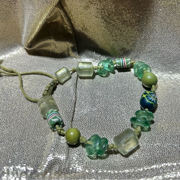 Jewelry - Chic Green Beaded Bracelet